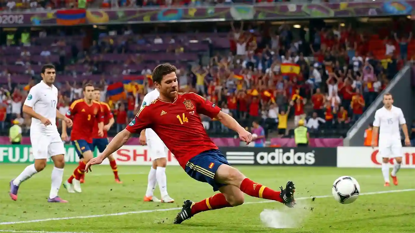 ภาพย้อนอดีตและเรื่องราวเกี่ยวกับ จุดกำเนิด ชาบี อลอนโซ่ จากฟุตบอลชายหาดสู่ระดับโลก