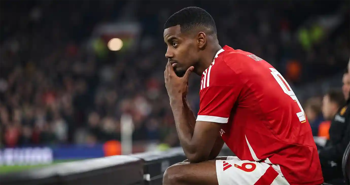 อเล็กซานเดอร์ อิซัค ขณะฝึกซ้อมหลัง อาร์เน่อ สล็อต อัปเดตอาการบาดเจ็บ อเล็กซานเดอร์ อิซัค