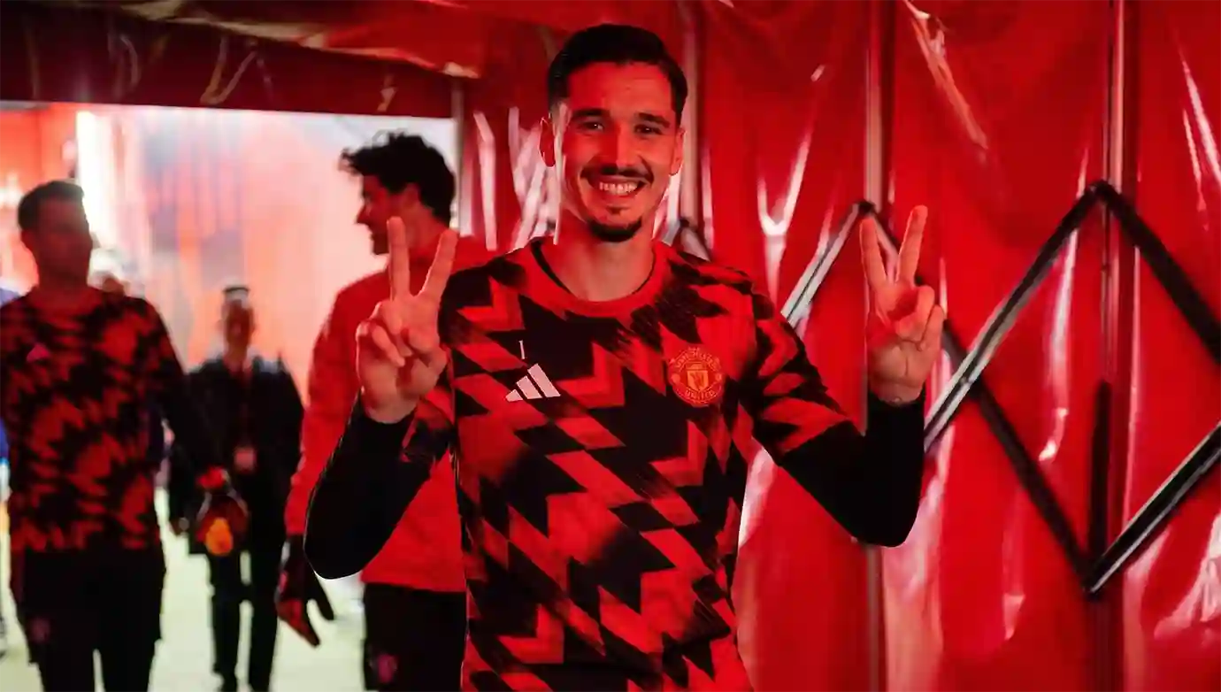 อัลตาย บายินดีร์ ผู้รักษาประตูสำรองแมนฯ ยูไนเต็ด ในข่าวที่ว่า อัลตาย บายินดีร์ บรรลุข้อเสนอส่วนตัว ย้ายซบเบซิคตัส