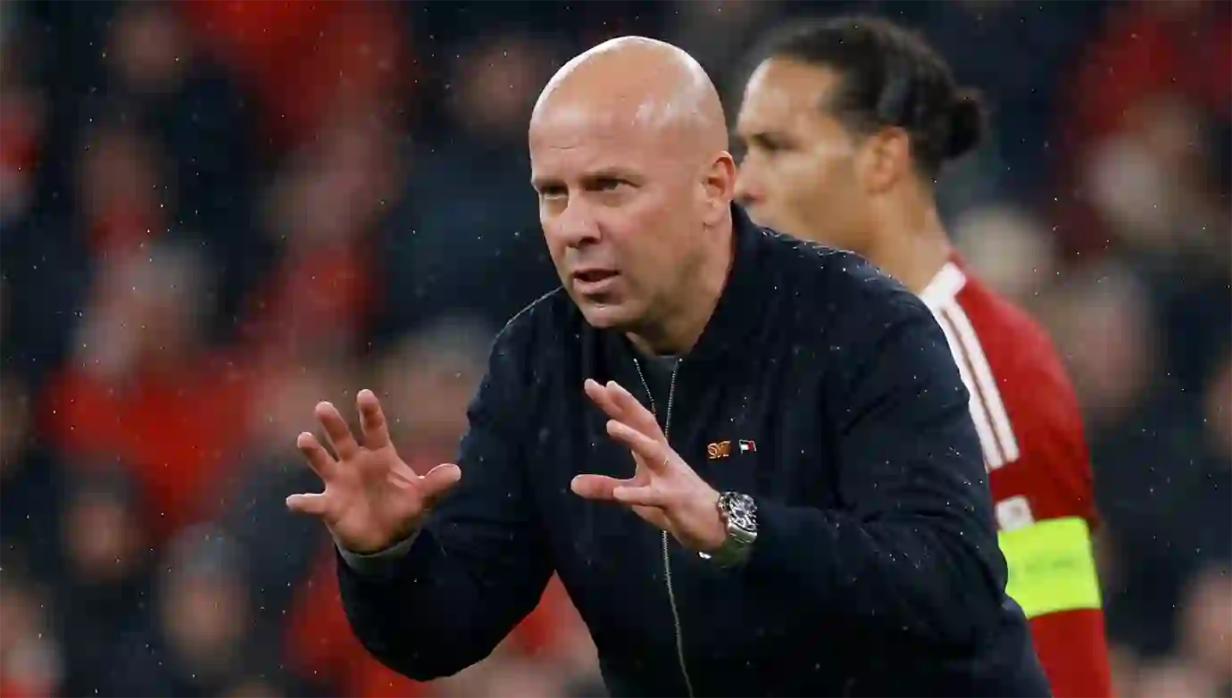 อาร์เน่อ สล็อต ขณะให้สัมภาษณ์ประเด็น อาร์เน่อ สล็อต ย้ำแผนลิเวอร์พูลต้องขายนักเตะก่อนซื้อใหม่