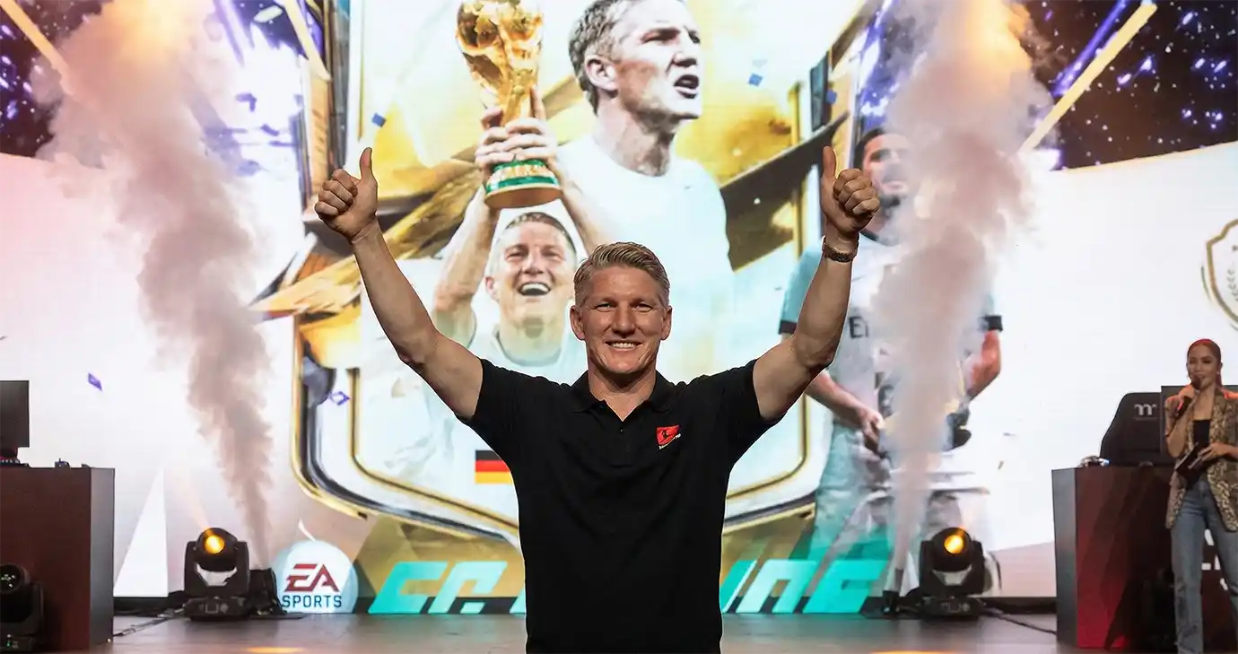 บาสเตียน ชไวน์สไตเกอร์ แขกเกียรติยศ VBL Thailand Final 2026 ถ่ายทอดแนวคิดฟุตบอลและมอบรางวัลให้แชมป์อีสปอร์ตชาวไทย