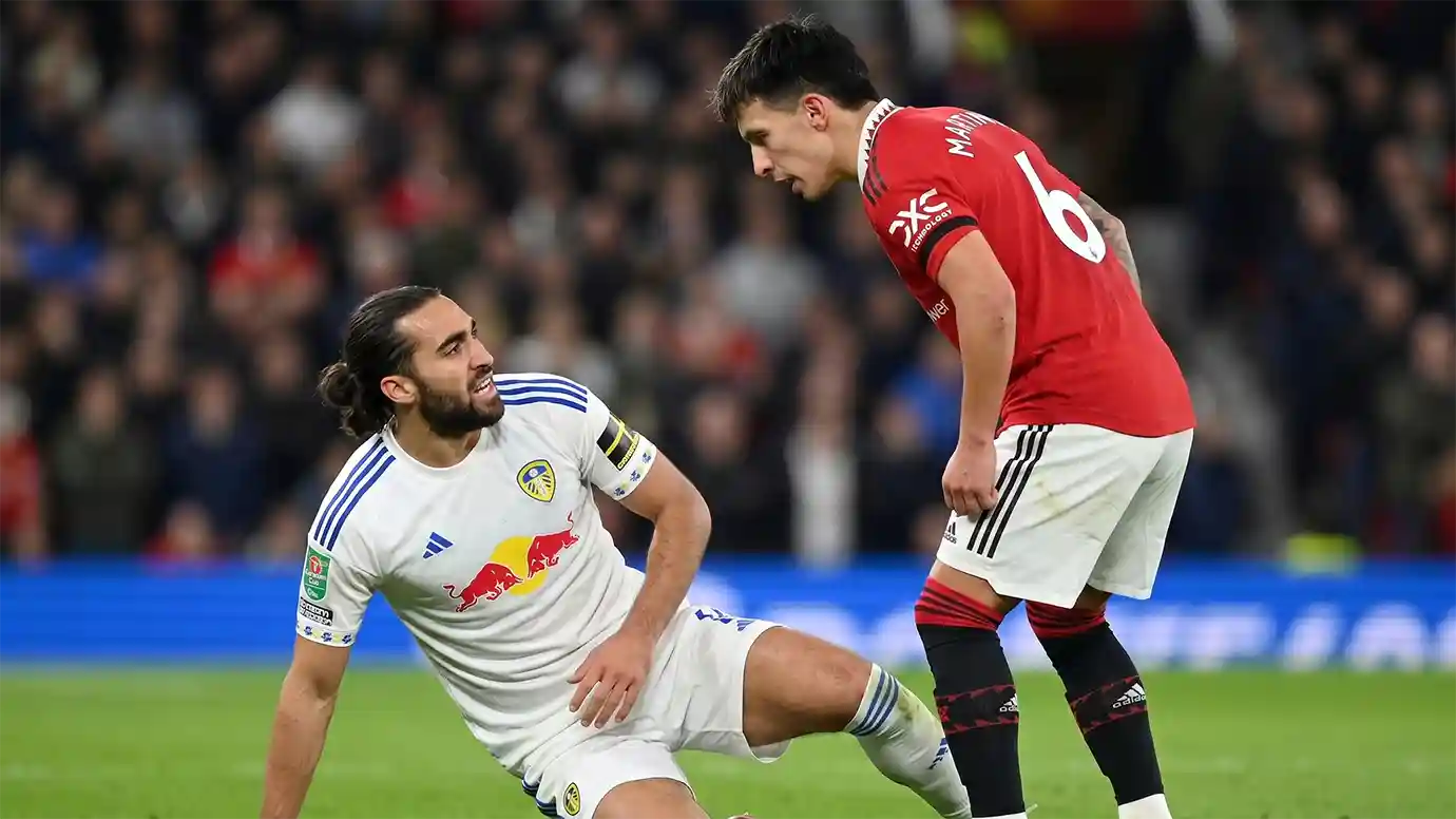 ไมเคิล คาร์ริค ผู้จัดการทีมแมนเชสเตอร์ ยูไนเต็ด ออกอาการหัวเสียและวิจารณ์ผู้ตัดสิน หลัง ลิซานโดร มาร์ตีเนซ โดนใบแดง