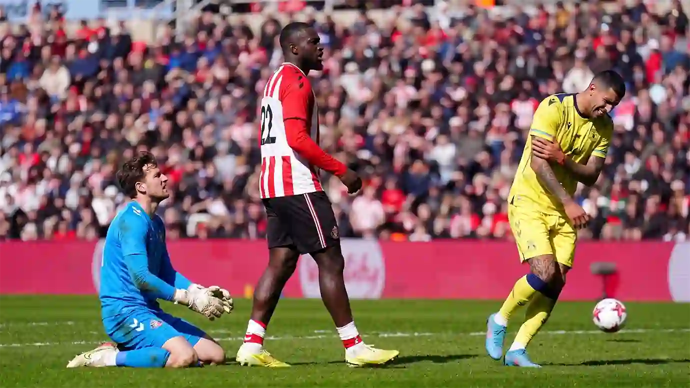 คริสเตียน โรเมโร ปราการหลังสเปอร์ส ได้รับบาดเจ็บรุนแรงจนต้องพักยาว