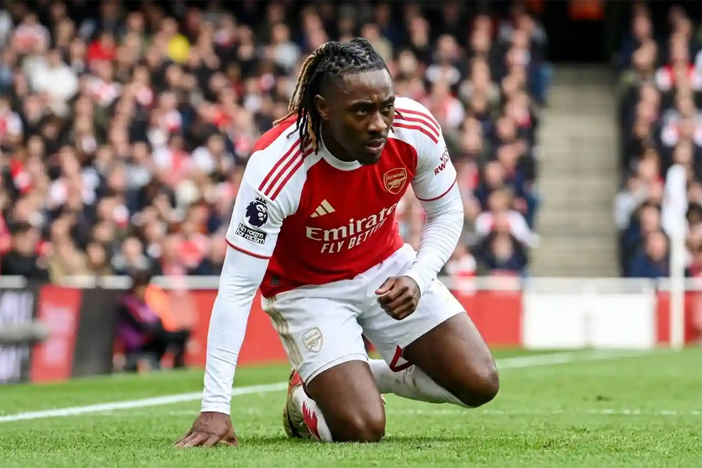 เอเบเรชี่ เอเซ่ แนวรุกอาร์เซน่อลขณะฝึกซ้อมเตรียมพร้อมสำหรับนัดที่ เอเบเรชี่ เอเซ่ มั่นใจ อาร์เซน่อล เข้ารอบรองชนะเลิศ ยูซีแอล