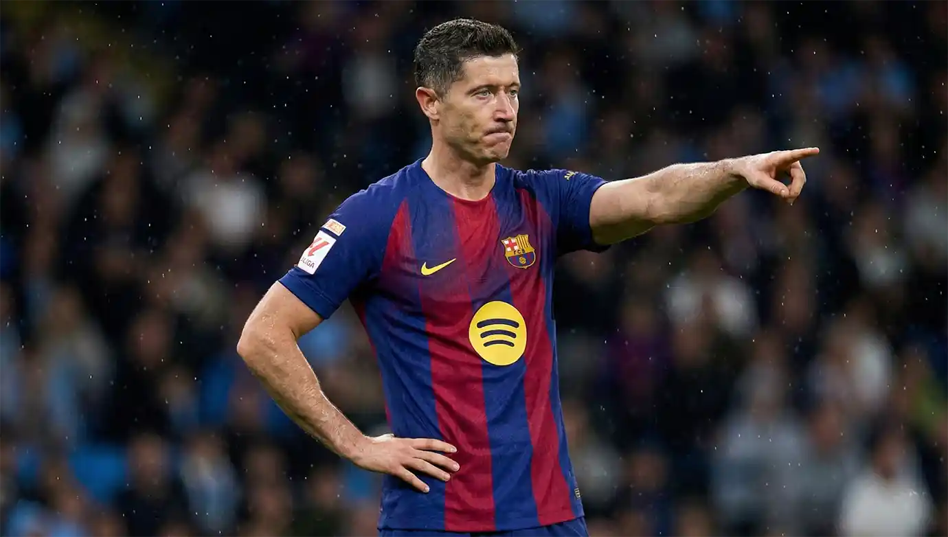 ฮันซี่ ฟลิค ปัดตอบอนาคต เลวานดอฟสกี้ กับบาร์ซ่า โยนเป็นหน้าที่ของบอร์ดบริหาร