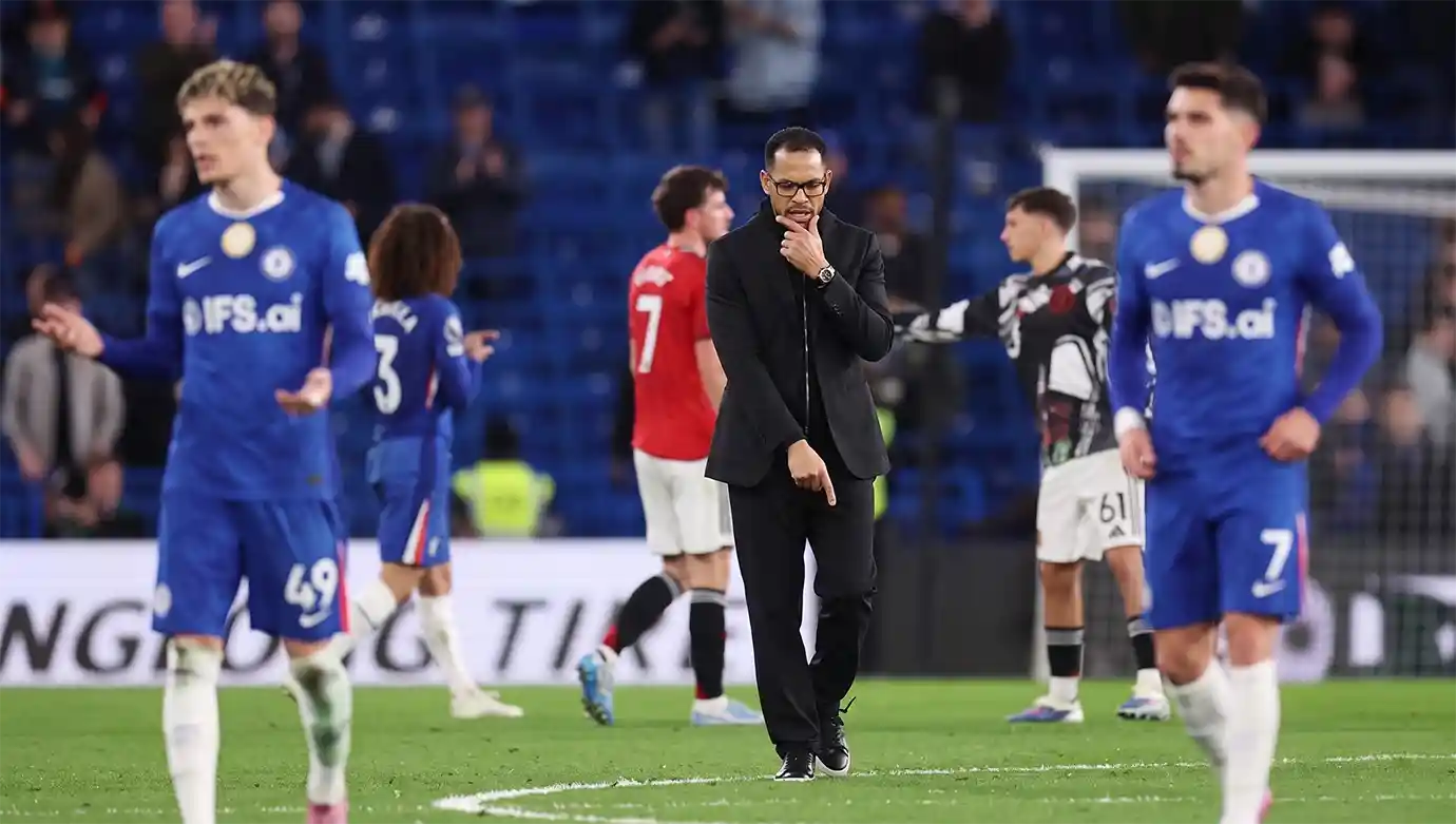 เลียม โรซีเนียร์ กุนซือเชลซีขณะให้สัมภาษณ์ประเด็น เลียม โรซีเนียร์ มั่นใจเชลซีคว้าตั๋วแชมเปี้ยนส์ลีก แม้พ่ายแมนยู