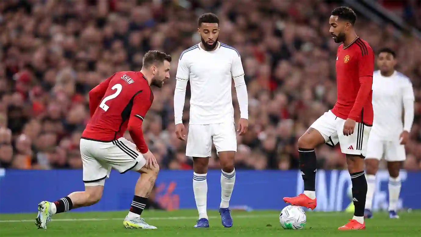 แมนยูเหลือ 10 คน แพ้ลีดส์คาบ้าน สภาพนักเตะแมนยูผิดหวังหลังโดนใบแดงและพ่ายแพ้