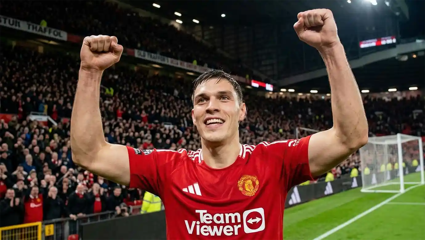 แมนยู พร้อมขาย อูการ์เต้ 40 ล้านยูโร กองกลางทีมชาติอุรุกวัย ในช่วงตลาดซื้อขายซัมเมอร์นี้ หลังไม่อยู่ในแผนการทำทีมของ ไมเคิ่ล คาร์ริค