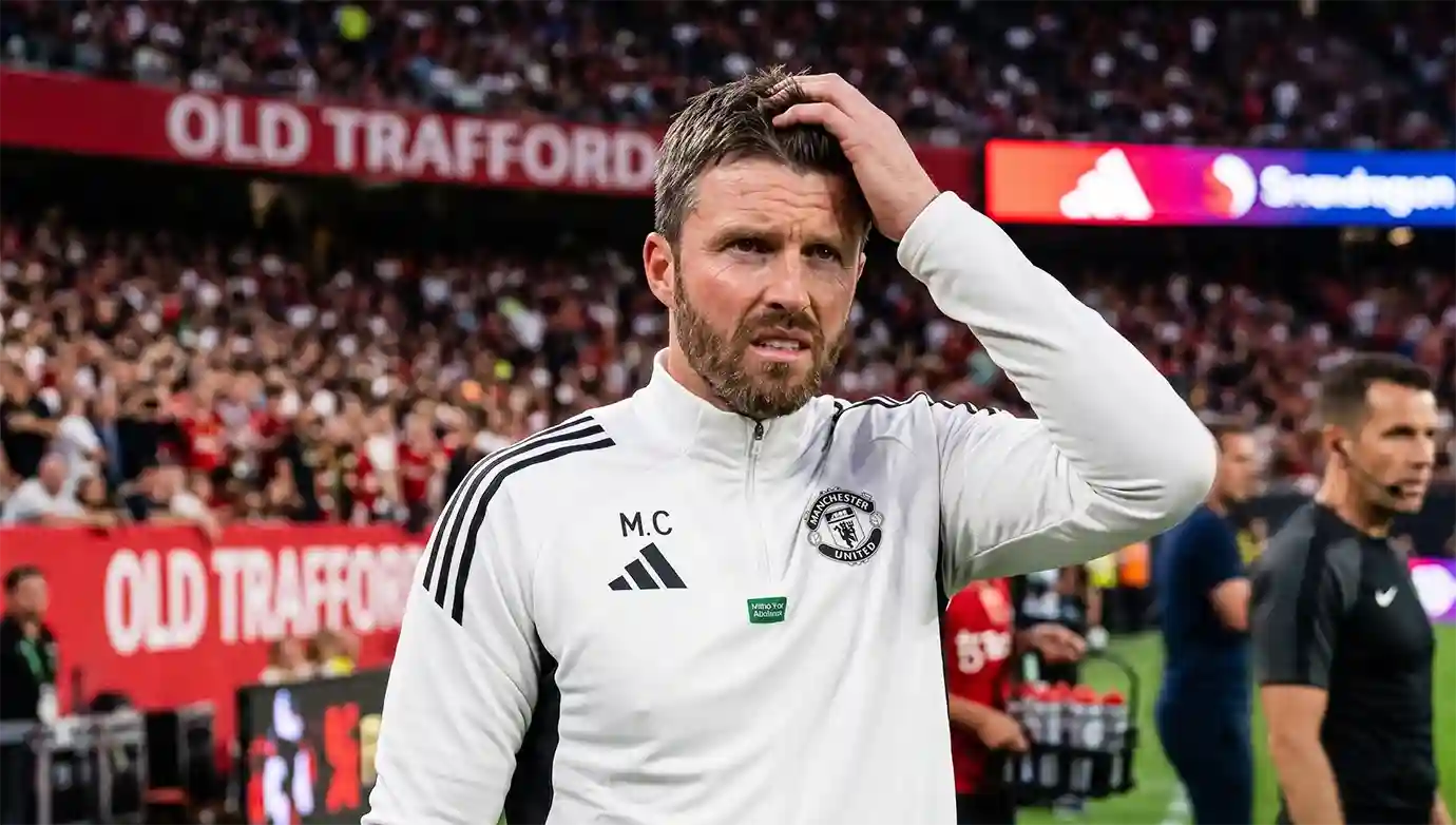 ไมเคิ่ล คาร์ริค คุยกับ เซอร์ จิม แรตคลิฟฟ์ ก่อนเกม แมนยู พบ เบรนท์ฟอร์ด