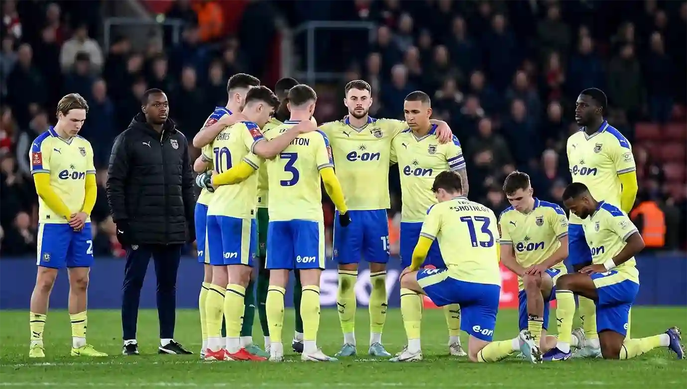 เหตุผล เซาธ์แฮมป์ตัน ใส่เสื้อเหลืองไร้ชื่อ ในแมตช์ที่เปิดบ้านเอาชนะ อาร์เซน่อล ศึกเอฟเอคัพ เพื่อฉลองครบรอบ 50 ปี แชมป์ประวัติศาสตร์ปี 1976