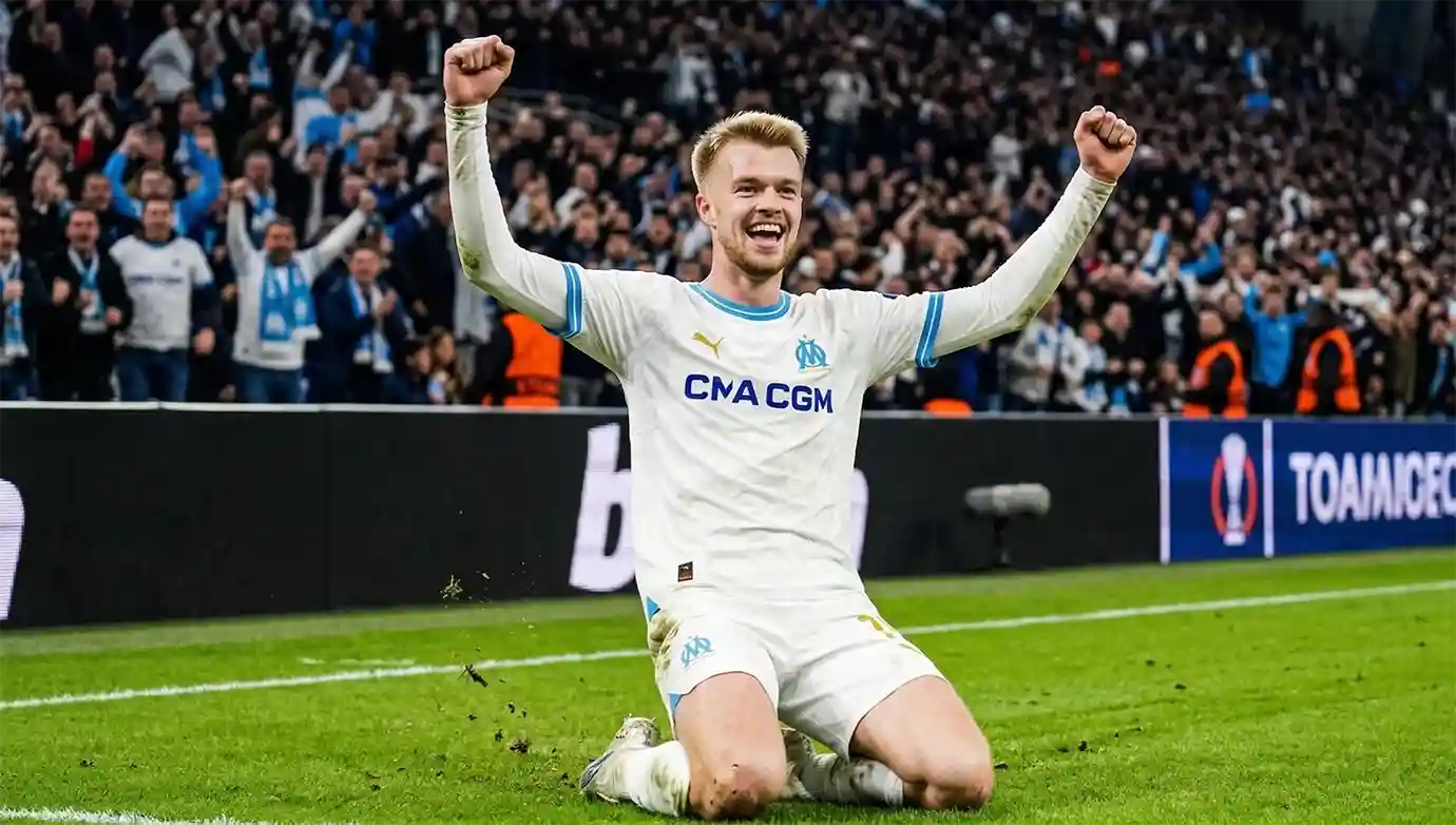 อาร์ตูร์ แฟร์มีเรน กองกลางดาวรุ่งทีมชาติเบลเยียม ที่มีข่าวว่า สเปอร์ส สนใจ อาร์ตูร์ แฟร์มีเรน มาร่วมทีม