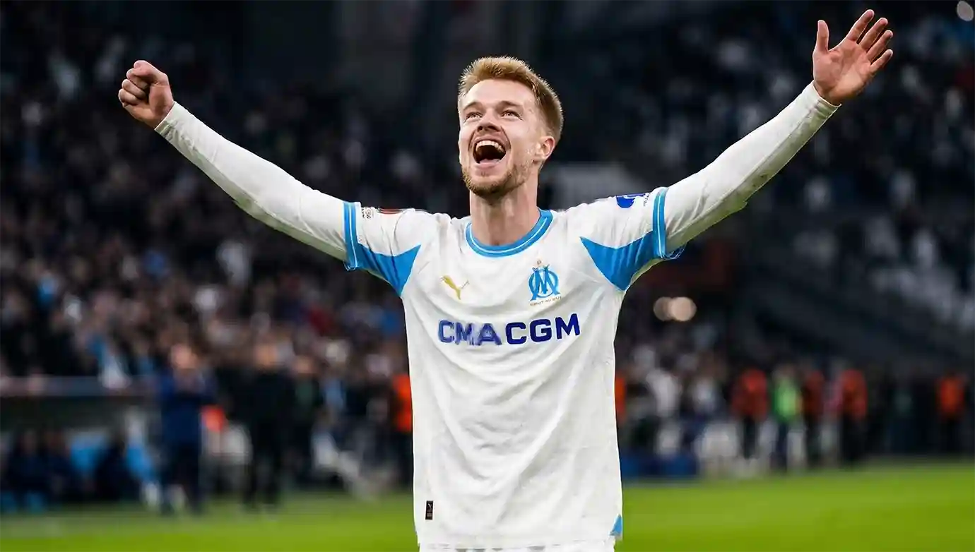 อาร์ตูร์ แฟร์มีเรน กองกลางเบลเยียม ที่มีข่าวว่า สเปอร์ส เล็งคว้า แฟร์มีเรน ร่วมงาน เด แซร์บี้