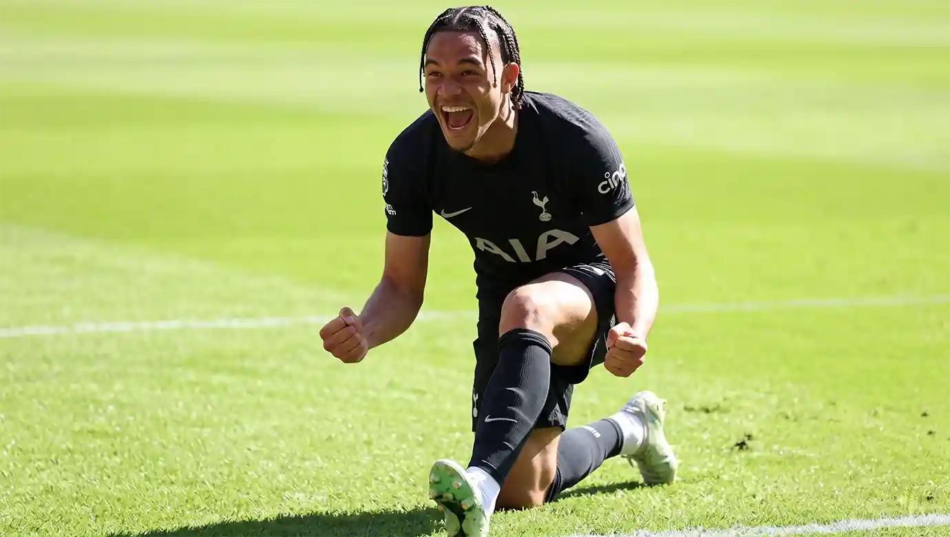 ข่าว สเปอร์ส ขาด ซาฟี ซีมอนส์ หลังบาดเจ็บเข่ารุนแรง