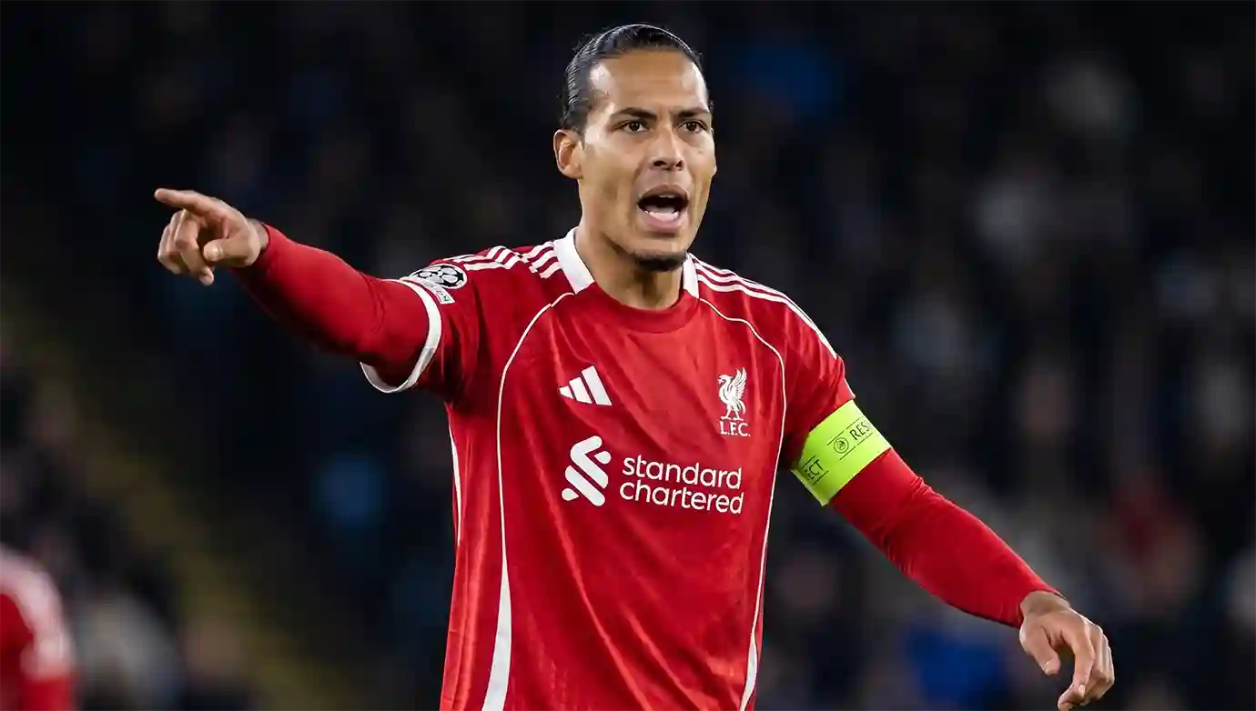 เฟอร์จิล ฟาน ไดค์ กัปตันทีมหงส์แดง ให้สัมภาษณ์ก่อนเกมโดย ฟาน ไดค์ ปลุกใจ ลิเวอร์พูล สร้างปาฏิหาริย์ ดวลเปแอสเช