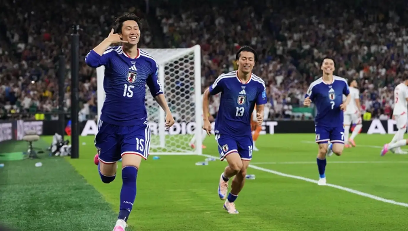 ซามูไรโชว์ฟอร์มโหด! ญี่ปุ่นชนะตูนีเซีย 4-0 ส่งตกรอบบอลโลก